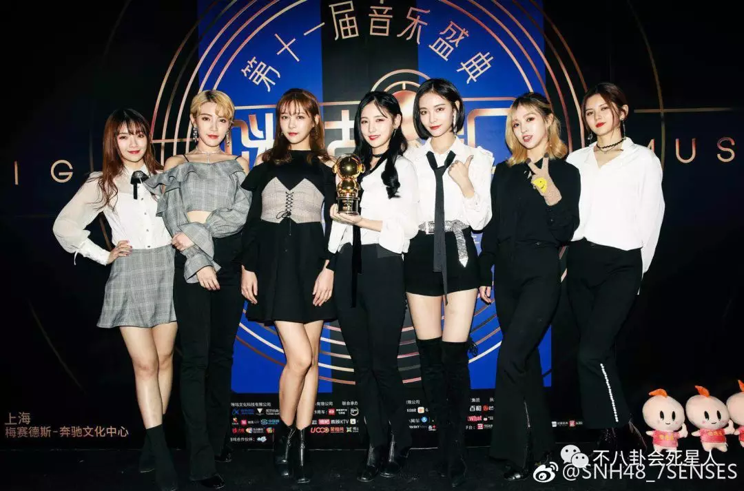 海报创意女团广告语_海报创意女团广告图片_广告创意女团海报